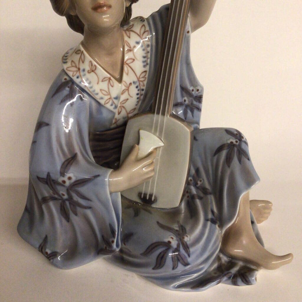 Dahl-Jensen Geisha Playing Shamisen #1155