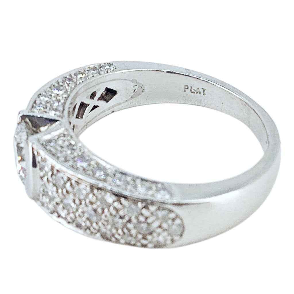 Diamond Ring Set w. 0.90 Carat Stone Mounted in Platinum