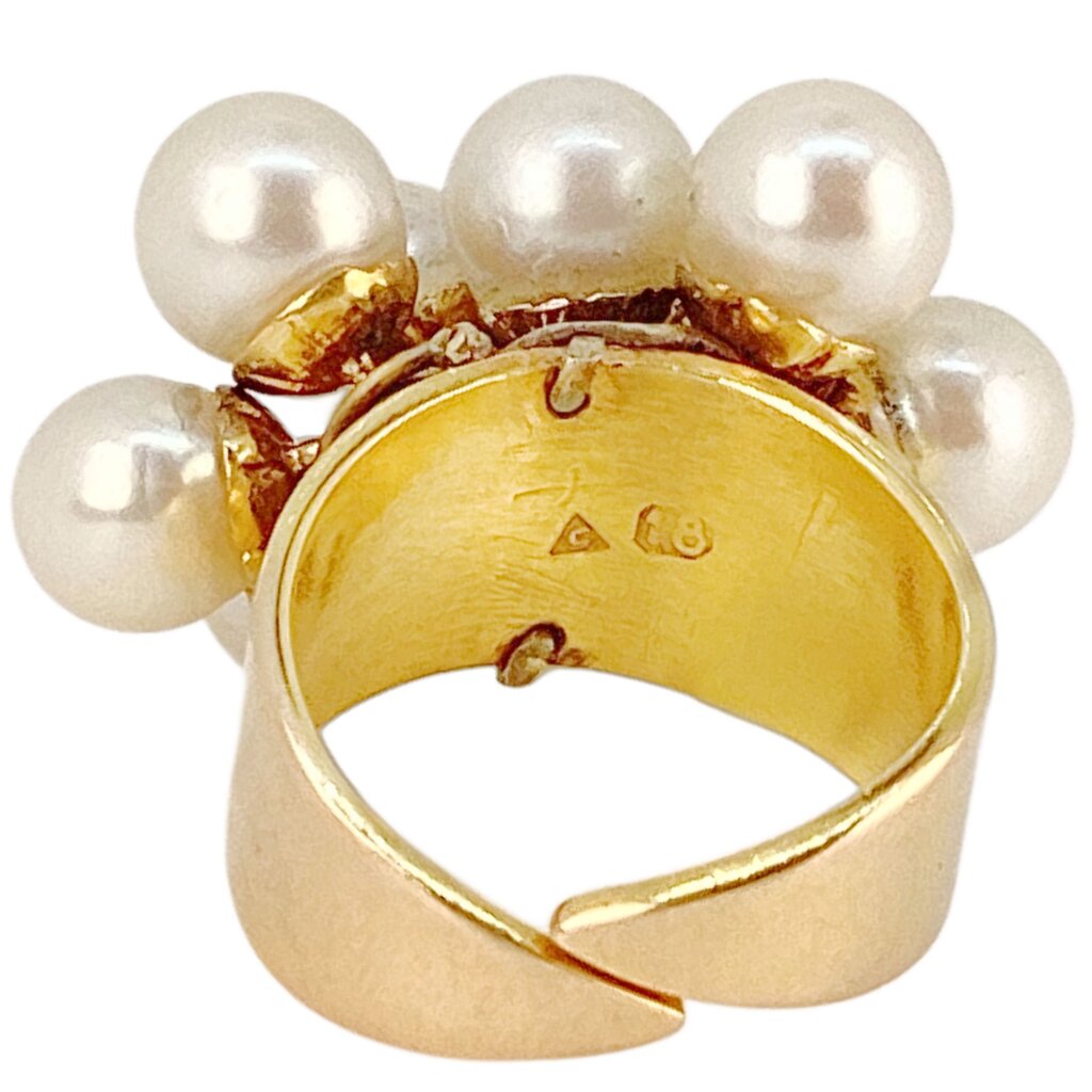 Cluster of 10 Pearls & 18Kt Ring