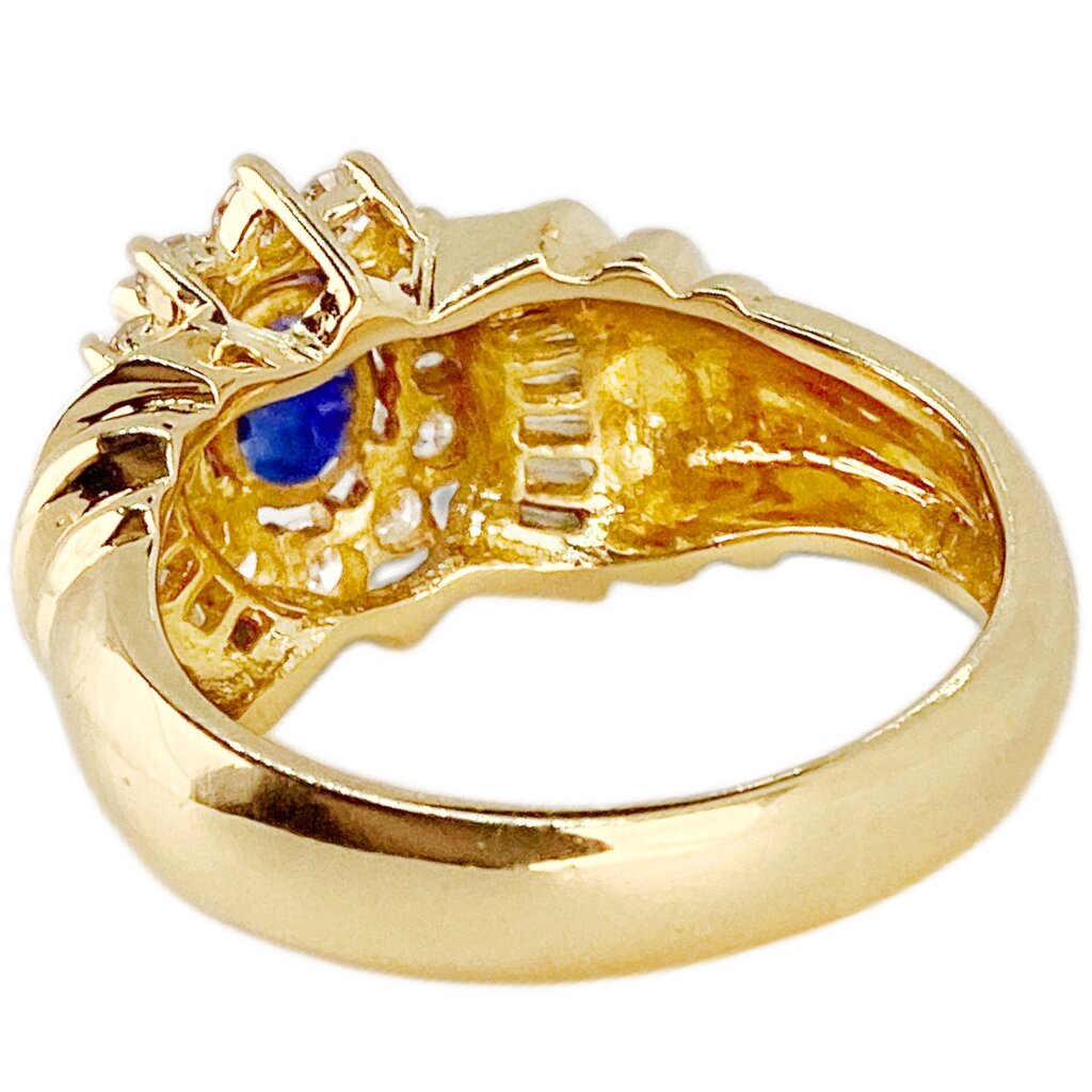 Diamond & Sapphire Ring Mounted in 18Kt