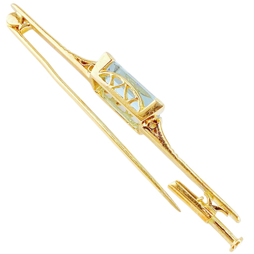 18Kt Gold & Aquamarine Bar Pin. 1940's