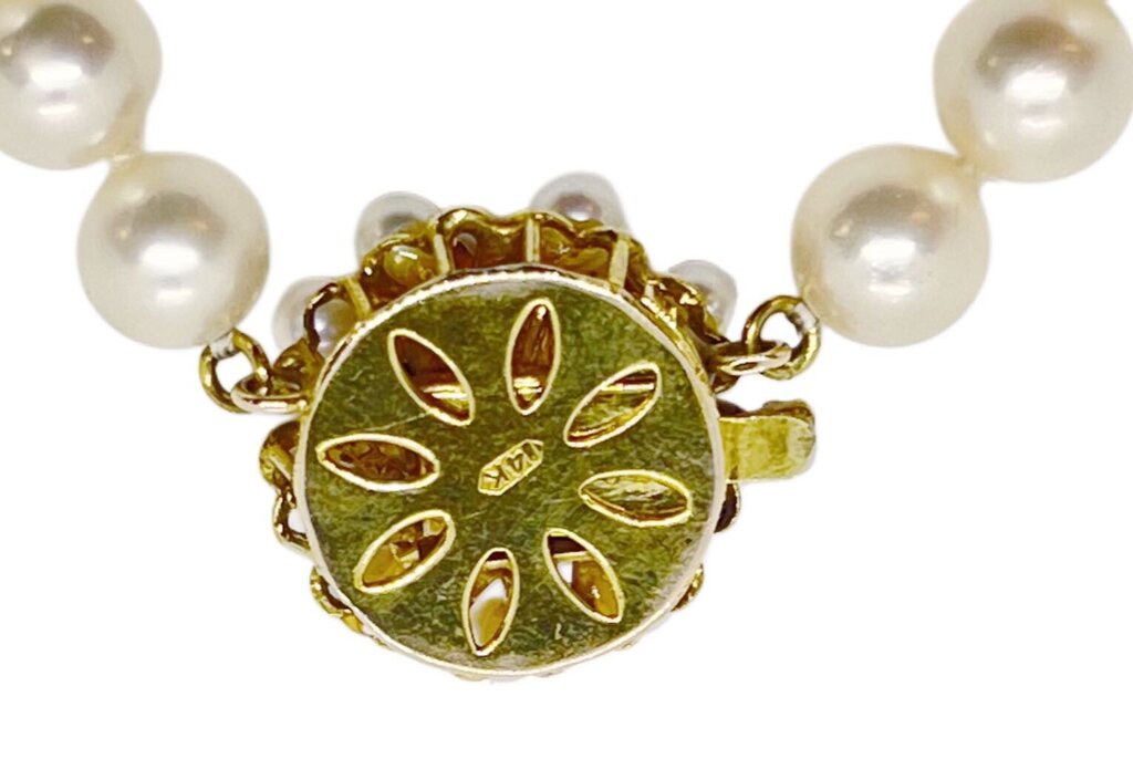 7.5 mm Cultured Pearl Necklace w 14Kt Gold & Emerald Clasp