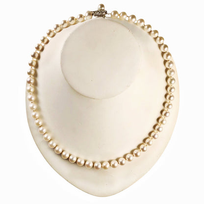 Pearl Necklace w. Pearl & Diamond Clasp in 14Kt White Gold