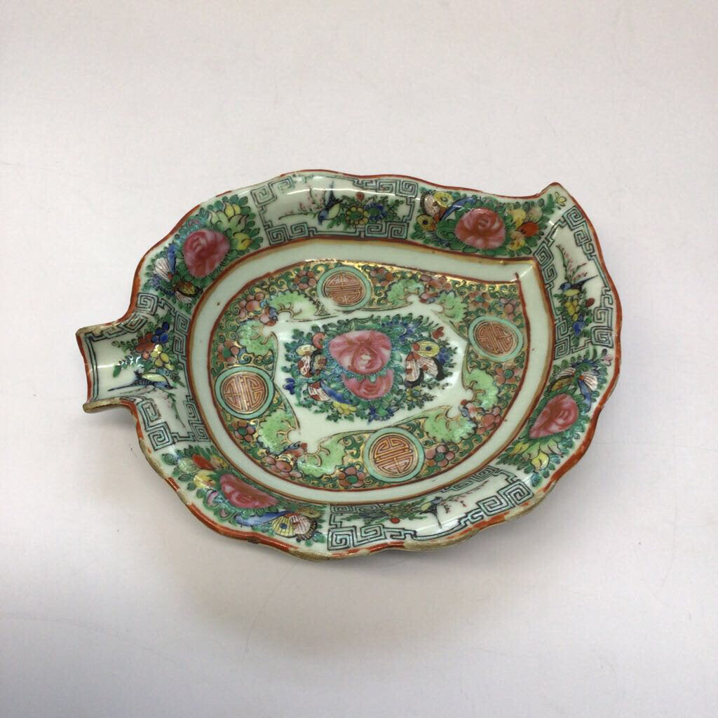 Early 20th c. Chinese Export Famille Rose Leaf Dish