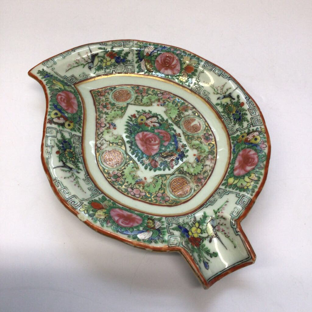 Early 20th c. Chinese Export Famille Rose Leaf Dish