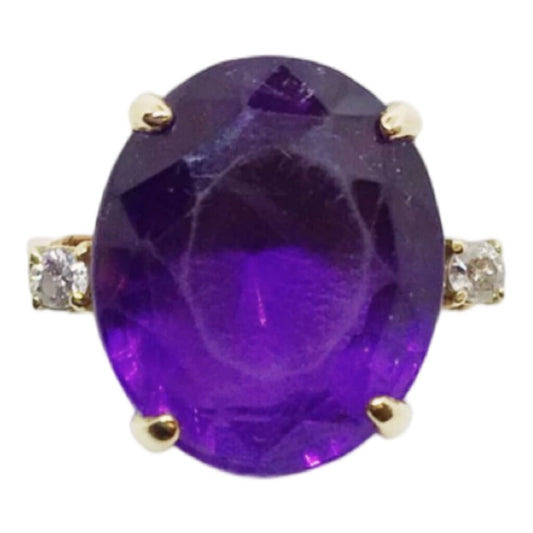 14Kt Gold Faceted Amethyst Ring w. Diamond Shoulders