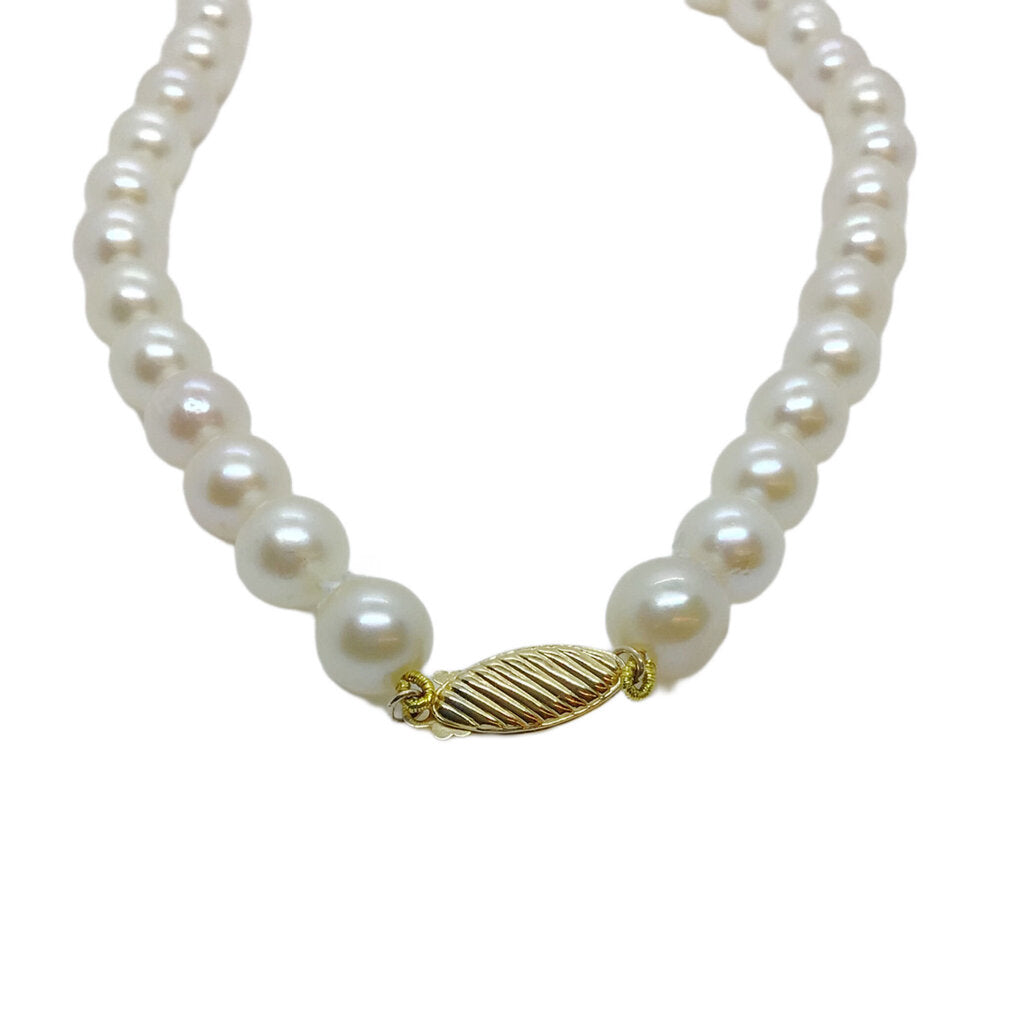 One Strand Pearl Necklace With Yellow Gold Clasp