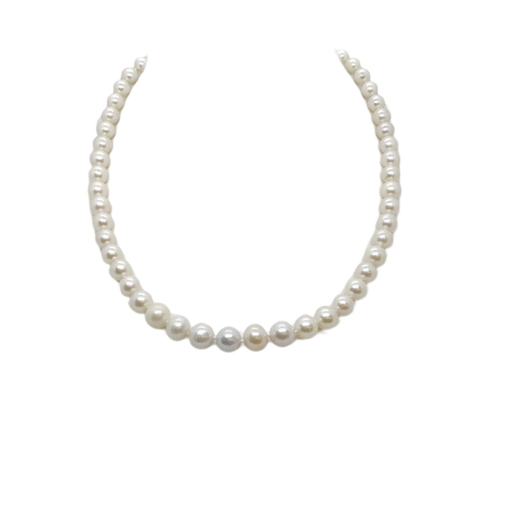 One Strand Pearl Necklace With Yellow Gold Clasp