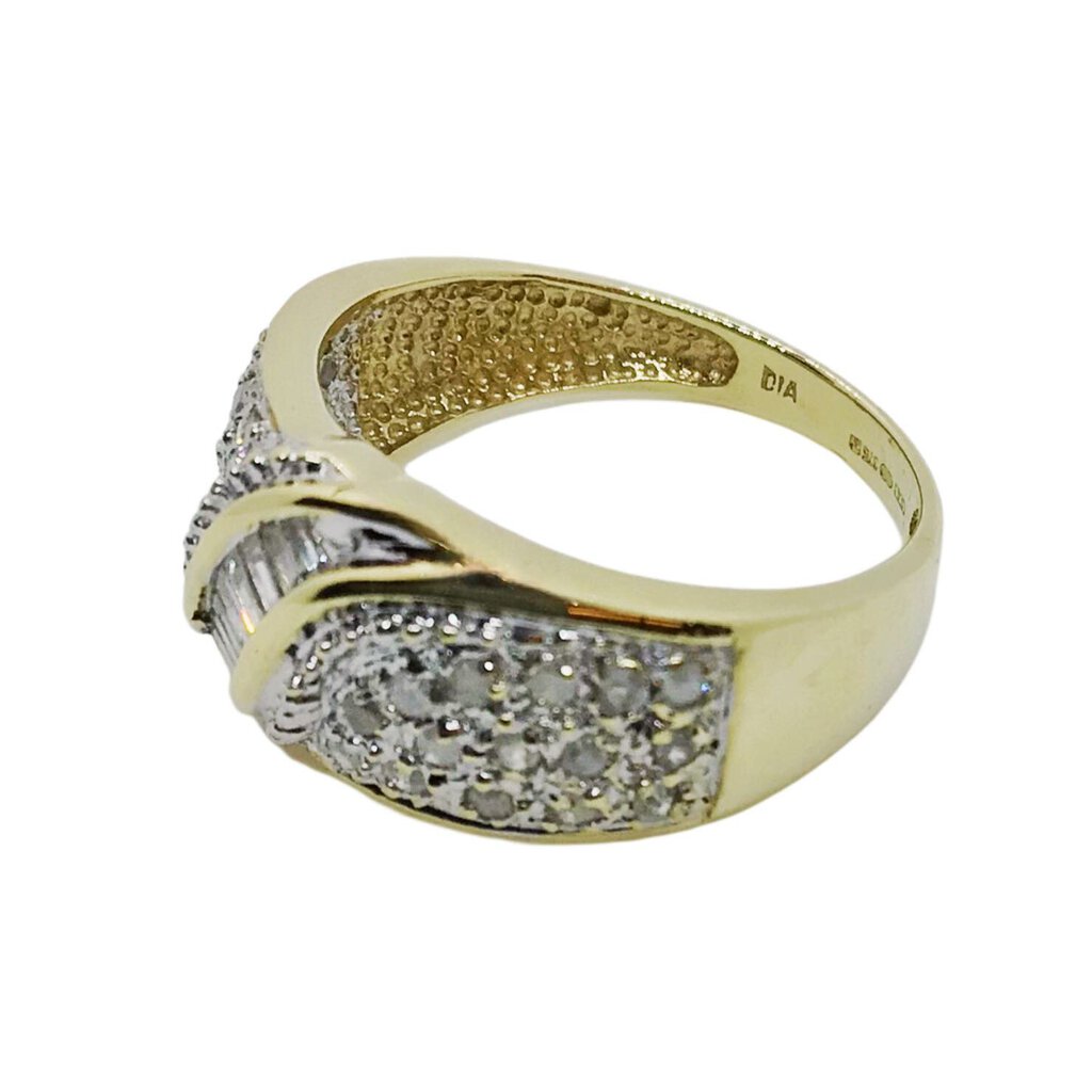 Diamond Ring Mounted in 9Kt Gold