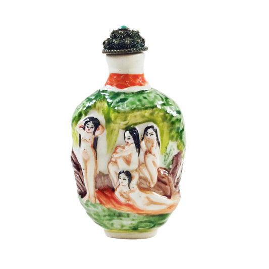 Famille rose porcelain snuff bottle