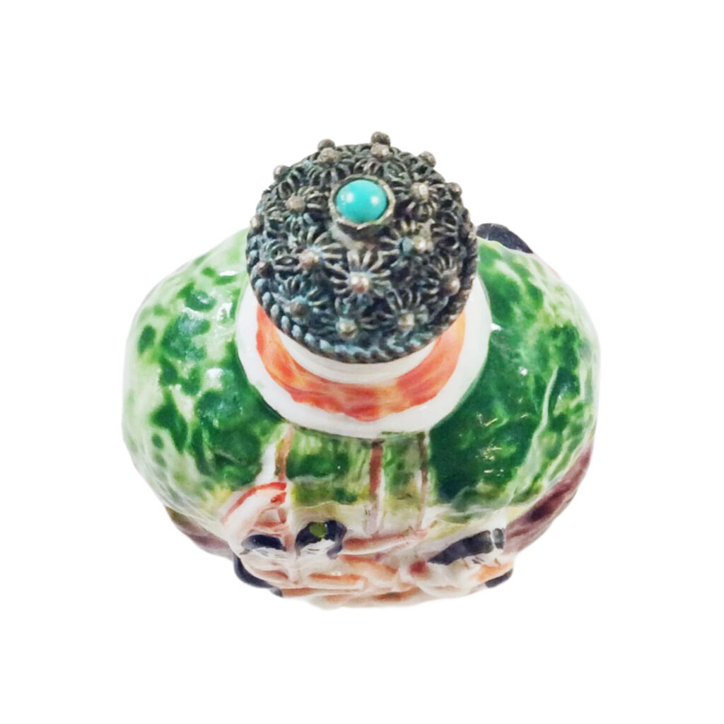 Famille rose porcelain snuff bottle