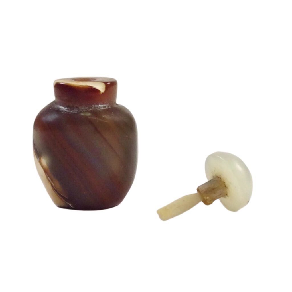 Plain agate small snuff bottle