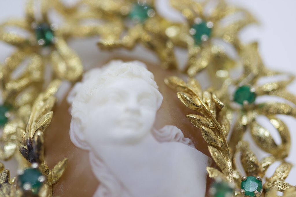 Classical Profile High Relief Cameo Brooch/Pendant Mounted in Emerald Set Floral 18Kt Gold Frame (Tested)