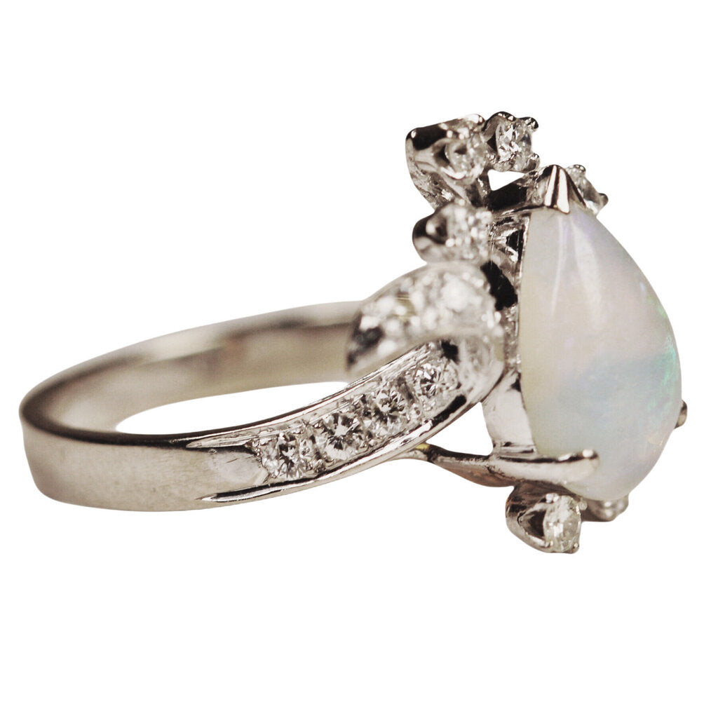 Pear Shaped Opal Ring w. Diamonds in 14Kt White Gold