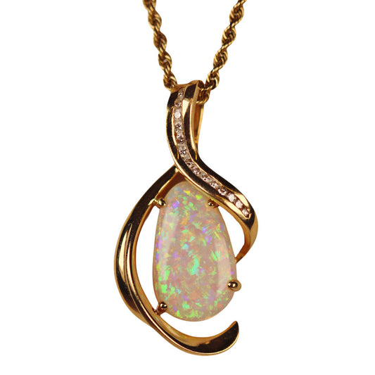 Opal & Diamond Pendant in 14Kt Gold w. 14Kt Gold Rope Chain