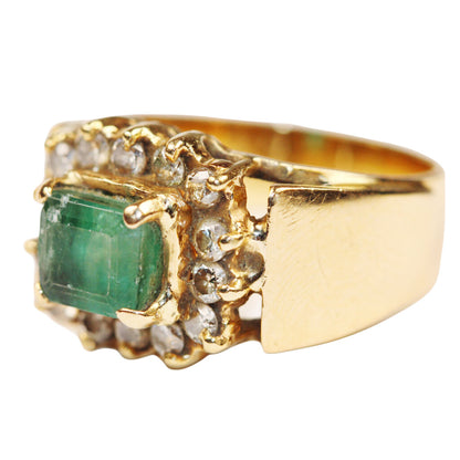 Vintage Emerald $ Diamond Ring in 18Kt Gold