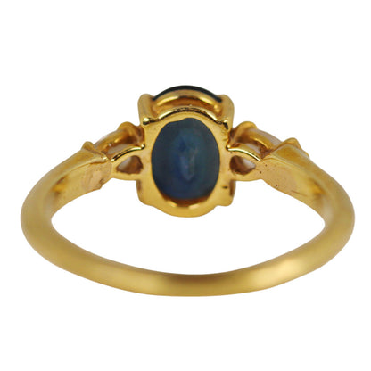 Oval Cut Sapphire Ring w. Pear Cut Diamond Shoulders in 18Kt Gold