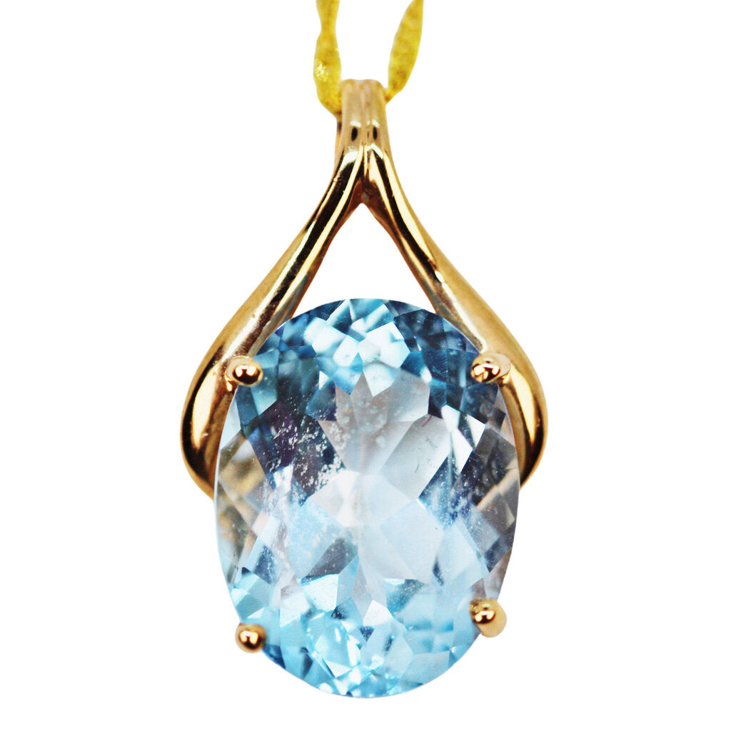 Blue Topaz Pendant Mounted in 14Kt Gold w. Milor Italy 14Kt Chain Necklace