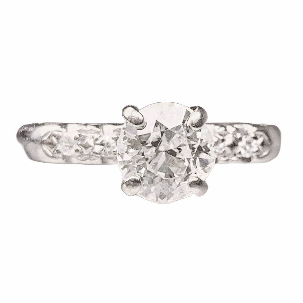 Solitaire Diamond Ring in 14Kt White Gold w. Diamond Shoulders