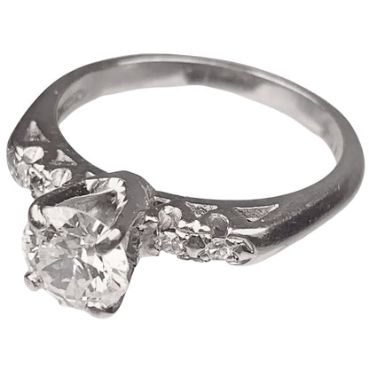 Solitaire Diamond Ring in 14Kt White Gold w. Diamond Shoulders