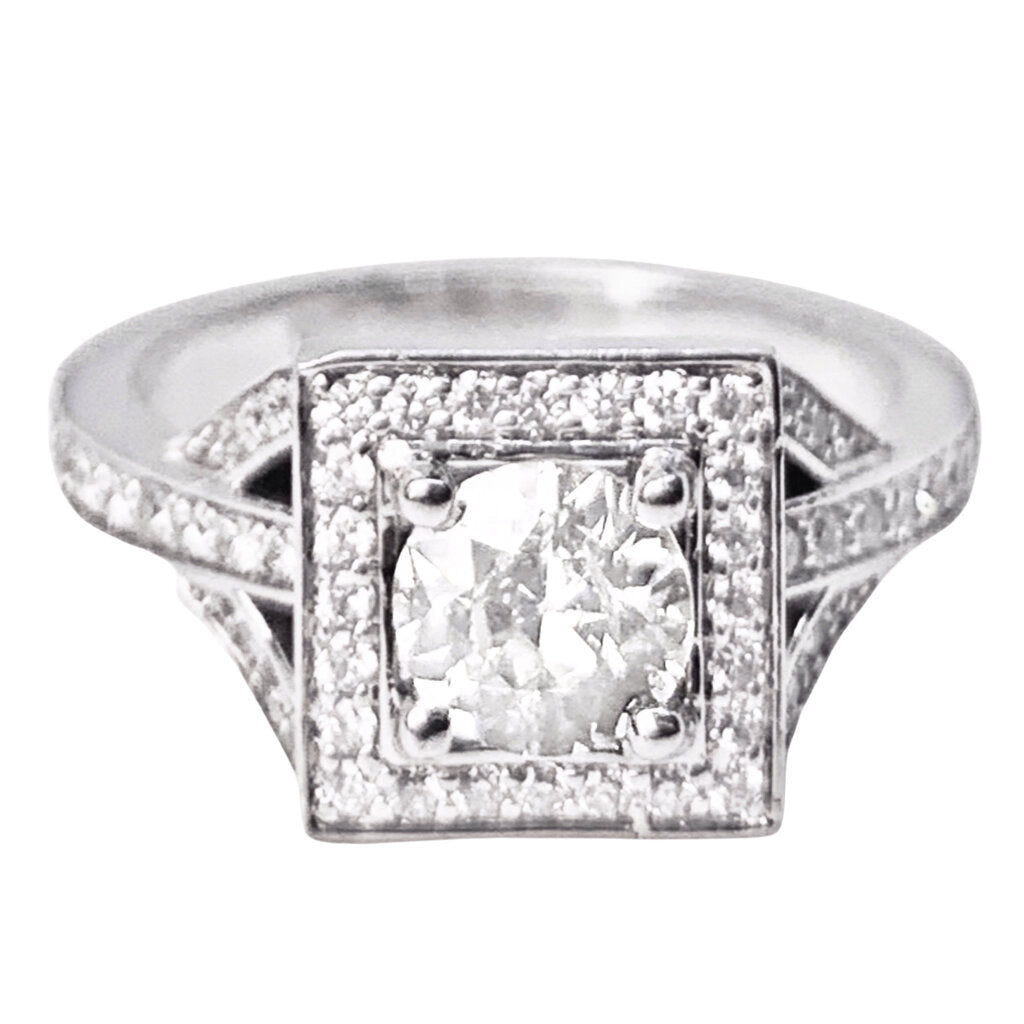 Diamond Halo Ring in 14Kt White Gold w. Diamond Shoulders