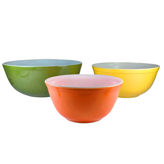 Set of 3 Vintage Pyrex Mixing Bowls