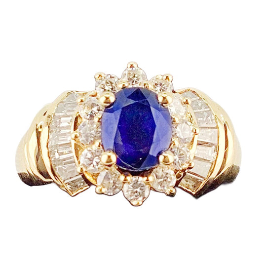 Diamond & Sapphire Ring Mounted in 18Kt