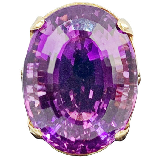 Amethyst Ring Mounted in 18Kt Gold