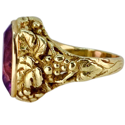 14Kt Gold & Oval Amethyst Ring