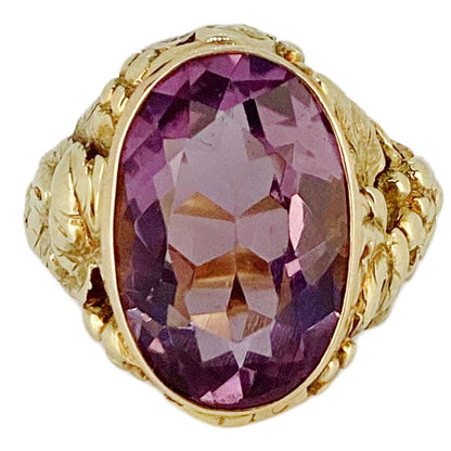 14Kt Gold & Oval Amethyst Ring