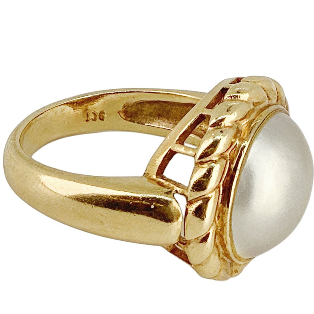9Kt Gold & Pearl Ring