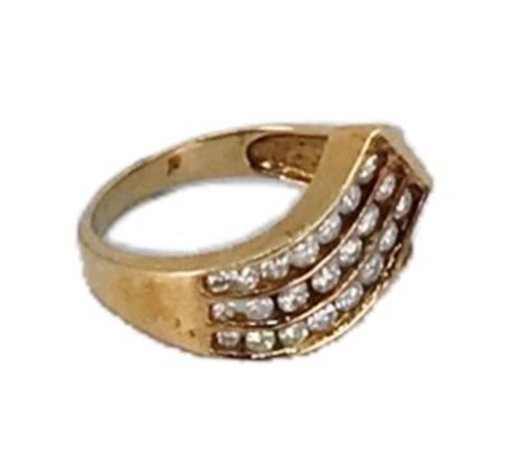 10Kt Gold w 2 Rows of Diamonds Ring