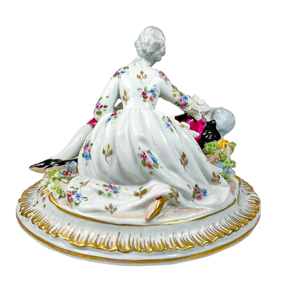 Porcelain lace Courting Group Figurine. Luigi Fabris. Italy