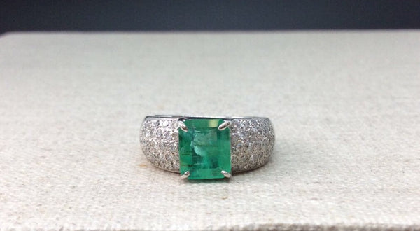 Ring 14K with Emerald & Diamonds