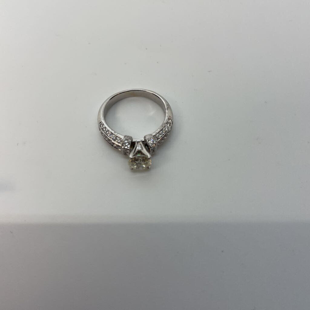 18K WG & Diamond Ring