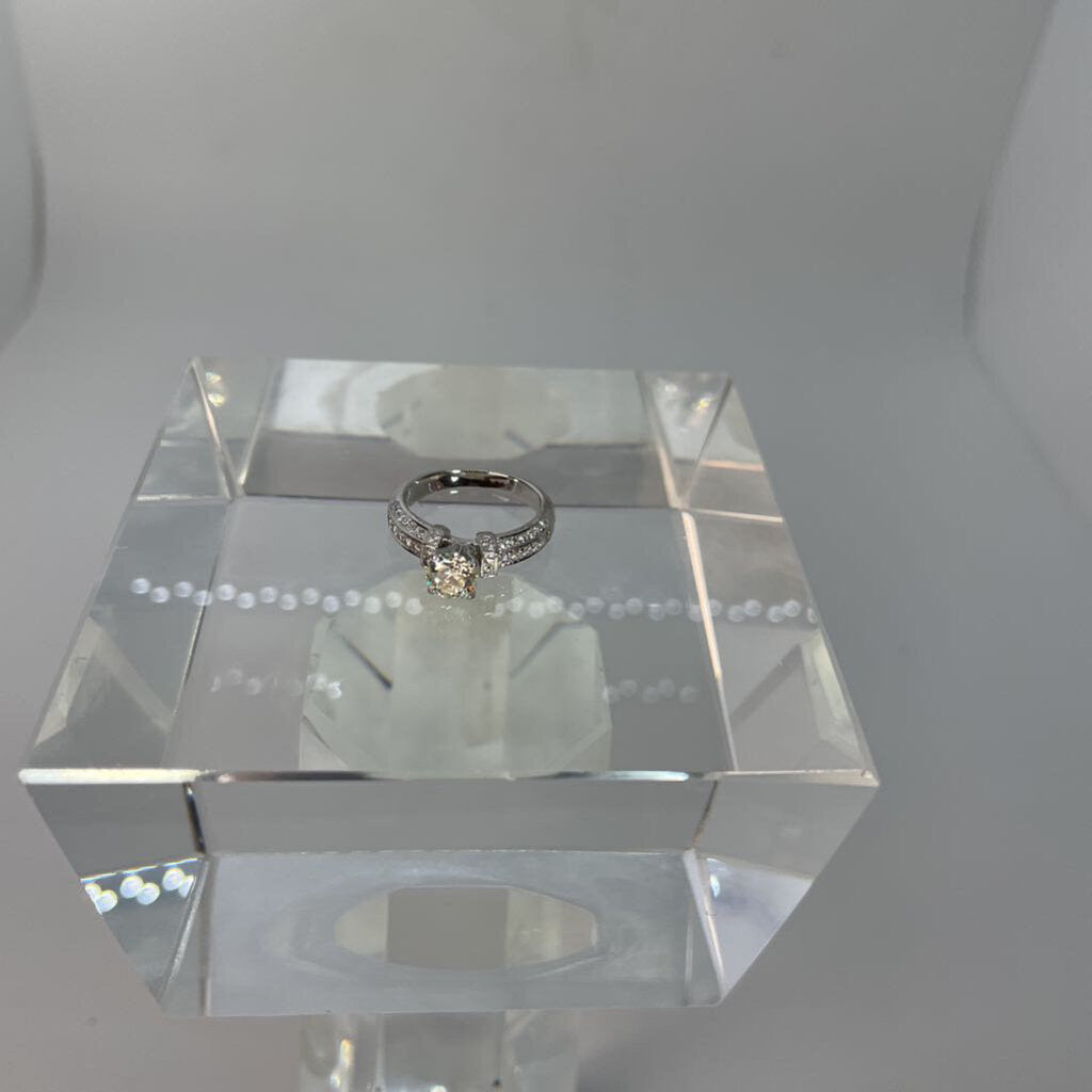 18K WG & Diamond Ring