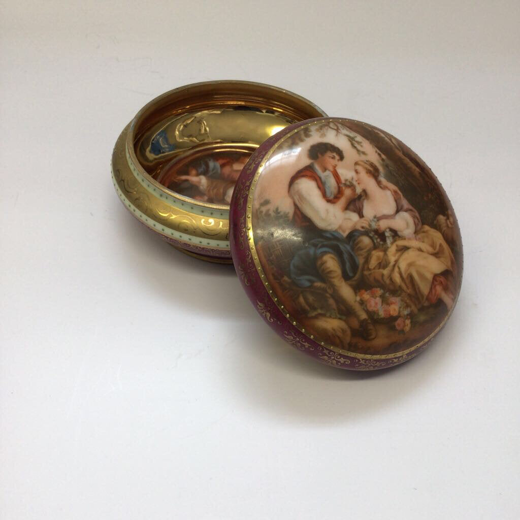 Carlsbad Porcelain Powder Box