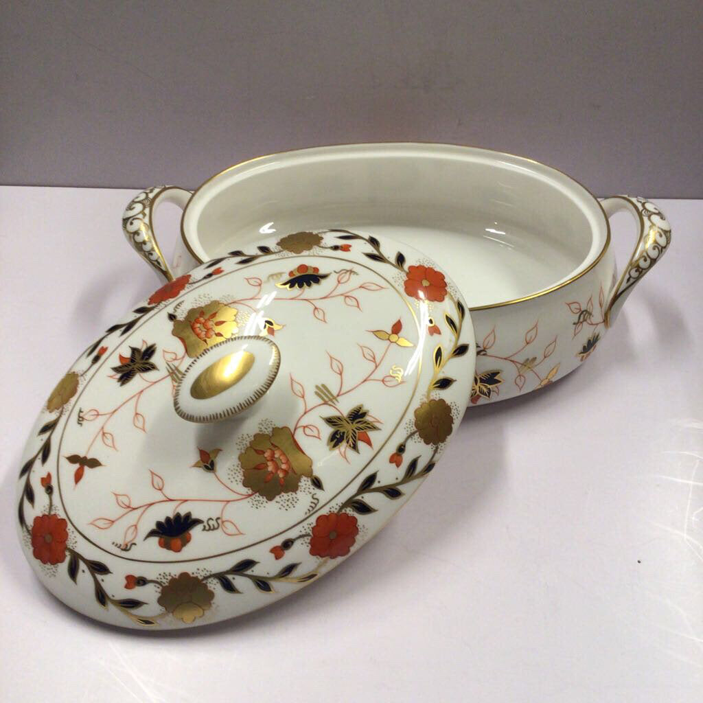 Royal Crown Derby oval covered vegetable dish