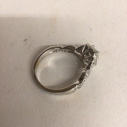 18Kt White Gold Diamond Ring. Approx 0.65cttw.