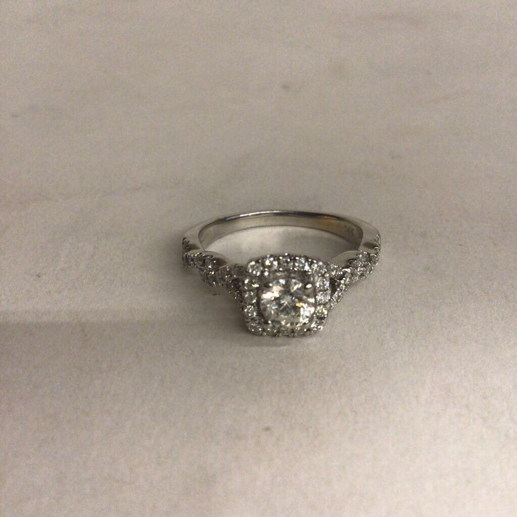 18Kt White Gold Diamond Ring. Approx 0.65cttw.